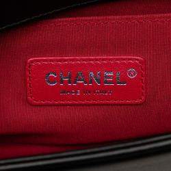 مملوكة مسبقًا حقيبة كتف شانيل بوي شانيل صغيرة بسلسلة من قماش التويد الأحمر والأسود