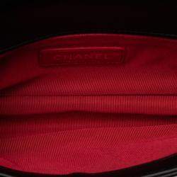 مملوكة مسبقًا حقيبة كتف شانيل بوي شانيل صغيرة بسلسلة من قماش التويد الأحمر والأسود