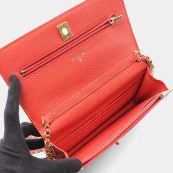 مملوكة مسبقًا حقيبة شانيل ماتلاس كتف من جلد العجل أحمر