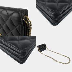 مملوكة مسبقًا Chanel Chain Wallet Lambskin Black And Gold