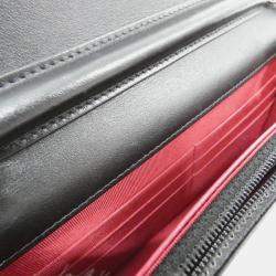 مملوكة مسبقًا Chanel Gabriel Line Chain Wallet