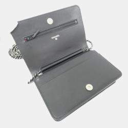 مملوكة مسبقًا Chanel Gabriel Line Chain Wallet