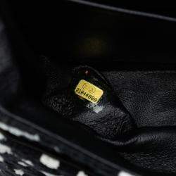 Pre Owned حقيبة شانيلا غطاء مزدوج تويد شيفرون أبيض/أسود بقع طلاء متوسطة