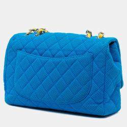 مملوكة مسبقًا حقيبة شانيل شانيل زرقاء متوسطة مبطنة مثقبة قماش فردية قلاب