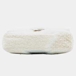 Pre Owned حقيبة شانيل قلابة مفردة متوسطة بيضاء من التويد والبقع المتنوعة المتوسطة