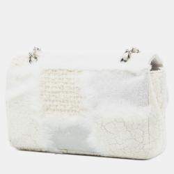 Pre Owned حقيبة شانيل قلابة مفردة متوسطة بيضاء من التويد والبقع المتنوعة المتوسطة