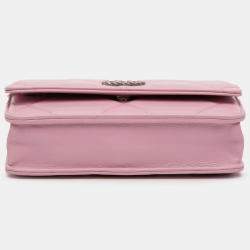 مملوكة مسبقًا Chanel Pink Quilted Lambskin 19 Wallet on Chain