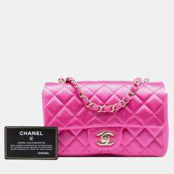 مملوكة مسبقًا حقيبة شانيل وردية مستطيلة صغيرة من الساتان بغطاء فردي