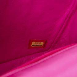 مملوكة مسبقًا حقيبة شانيل وردية مستطيلة صغيرة من الساتان بغطاء فردي