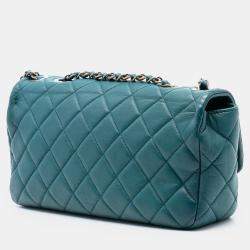 مملوكة مسبقًا حقيبة شانيل سي سي زرقاء مبطنة جلد الضأن شرق غرب ذات دنغيل واحد