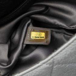 مملوكة مسبقًا حقيبة شانيل صغيرة رمادية سي سي مبطنة فينيل ميلروز �متدرج فلاب