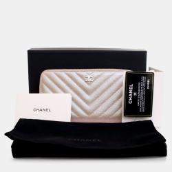 مملوكة مسبقًا Chanel Pink CC Chevron Iridescent Caviar Zip Around Wallet