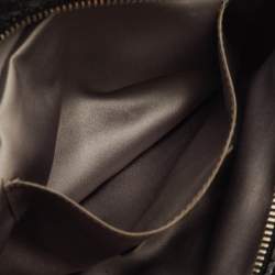 مملوكة مسبقًا Chanel CC Black Patent Leather Camellia Flower Chain Pochette Bag