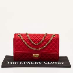 مملوكة مسبقًا Chanel 2.55 Reissue Classic 226 Red Quilted Satin Flap Bag