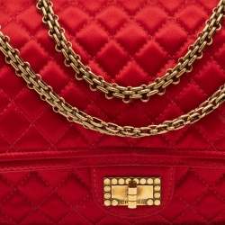 مملوكة مسبقًا Chanel 2.55 Reissue Classic 226 Red Quilted Satin Flap Bag
