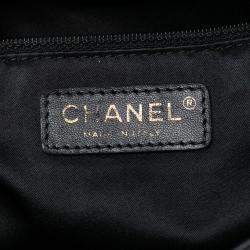مملوكة مسبقًا Chanel Black Jumbo Chevron Iridescent Calfskin Surpique Flap
