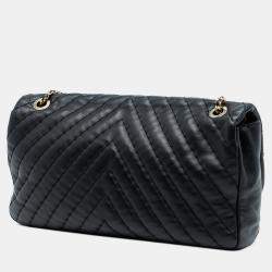 مملوكة مسبقًا Chanel Black Jumbo Chevron Iridescent Calfskin Surpique Flap