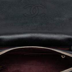 مملوكة مسبقًا حقيبة قلاب شانيل صغيرة باريس دالاس من جلد العجل المبطن بخياطة أنيقة سوداء