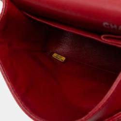 مملوكة مسبقًا حقيبة شانيل كافيار كلاسيكية متوسطة حمراء flap مزدوجة