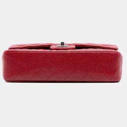 مملوكة مسبقًا حقيبة شانيل كافيار كلاسيكية متوسطة حمراء flap مزدوجة