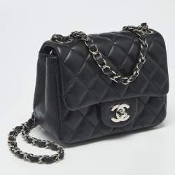 مملوكة مسبقًا حقيبة شانيل سويدي شيفرون رصاصي لامع سي سي مربعة بقلاب  صغيرة