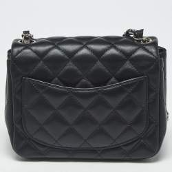 مملوكة مسبقًا حقيبة شانيل سويدي شيفرون رصاصي لامع سي سي مربعة بقلاب  صغيرة