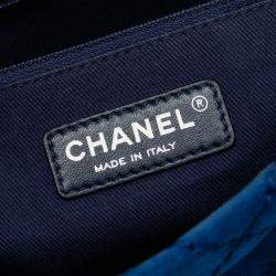 مملوكة مسبقًا Chanel Blue Medium Quilted Suede Whipstitch Single Flap