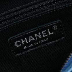 مملوكة مسبقًا Chanel Blue Medium Quilted Iridescent Caviar Easy Flap