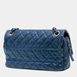 مملوكة مسبقًا Chanel Blue Medium Quilted Iridescent Caviar Easy Flap