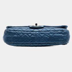 مملوكة مسبقًا Chanel Blue Medium Quilted Iridescent Caviar Easy Flap