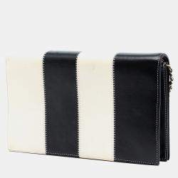 مملوكة مسبقًا Chanel Black CC Lambskin Embroidered Clutch With Chain