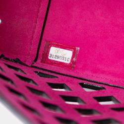 مملوكة مسبقًا حقيبة شانيـل بطية جلد عجل مثقبة كبيرة سوداء بنمط شفاف