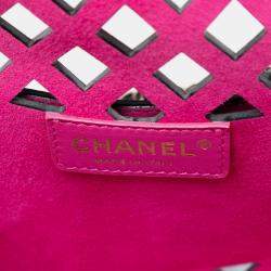 مملوكة مسبقًا حقيبة شانيـل بطية جلد عجل مثقبة كبيرة سوداء بنمط شفاف