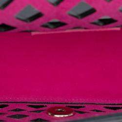 مملوكة مسبقًا حقيبة شانيـل بطية جلد عجل مثقبة كبيرة سوداء بنمط شفاف