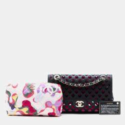 مملوكة مسبقًا حقيبة شانيـل بطية جلد عجل مثقبة كبيرة سوداء بنمط شفاف