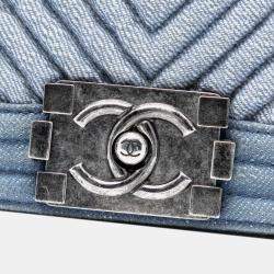 مملوكة مسبقًا Chanel Blue Small Chevron Denim Boy Flap
