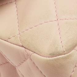 مملوكة مسبقًا حقيبة شانيل فلاپ جلد مبطن وردي/كريم 227 إعادة إصدار 2.55 