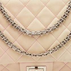 مملوكة مسبقًا حقيبة شانيل فلاپ جلد مبطن وردي/كريم 227 إعادة إصدار 2.55 