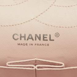 مملوكة مسبقًا حقيبة شانيل فلاپ جلد مبطن وردي/كريم 227 إعادة إصدار 2.55 