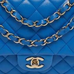 مملوكة مسبقًا Chanel Classic Double Flap Medium Blue Quilted Leather Shoulder Bag