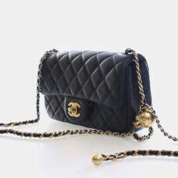 مملوكة مسبقًا حقيبة شانييل رفرف لؤلؤة مستطيلة صغيرة جلد الخروف