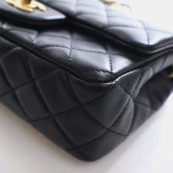 مملوكة مسبقًا حقيبة شانييل رفرف لؤلؤة مستطيلة صغيرة جلد الخروف