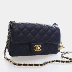 مملوكة مسبقًا حقيبة شانييل رفرف لؤلؤة مستطيلة صغيرة جلد الخروف