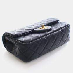 مملوكة مسبقًا حقيبة شانييل رفرف لؤلؤة مستطيلة صغيرة جلد الخروف