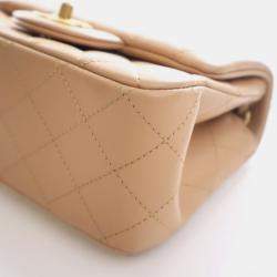 مملوكة مسبقًا حقيبة شانيل صغيرة لامبسكين بمربعات وغطاء لؤلؤي مطحون