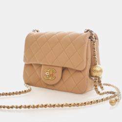 مملوكة مسبقًا حقيبة شانيل صغيرة لامبسكين بمربعات وغطاء لؤلؤي مطحون