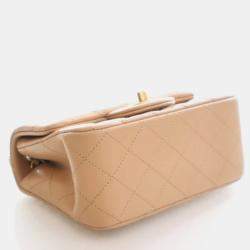 مملوكة مسبقًا حقيبة شانيل صغيرة لامبسكين بمربعات وغطاء لؤلؤي مطحون
