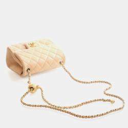 مملوكة مسبقًا حقيبة شانيل صغيرة لامبسكين بمربعات وغطاء لؤلؤي مطحون