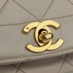 مملوكة مسبقًا حقيبة رفرف لامبسكين متوسطة قديمة شانيل ديانا