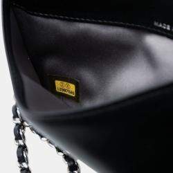 Pre Owned محفظة شانيل جلد خروف أسود بقطع معدنية سلسلة كتف علامه كووكو مارك